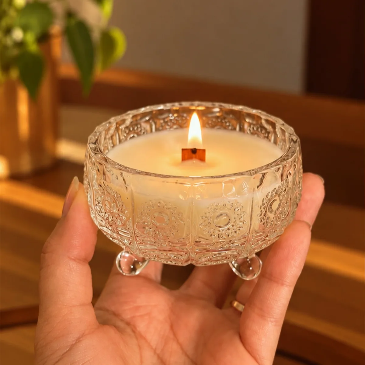Vela Lume — vela em vidro trabalhado com pavio de madeira